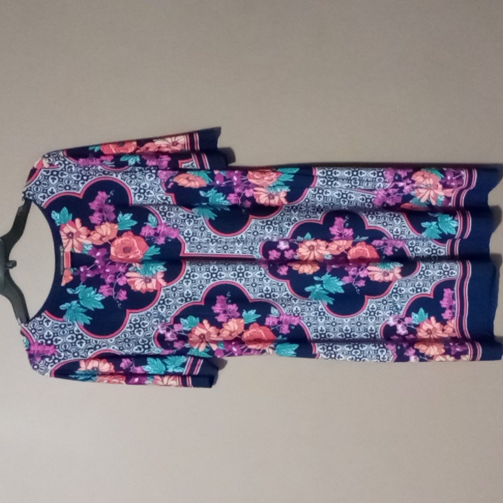 Madison Leigh Floral Dress with Keyhole Neckline Size 12
